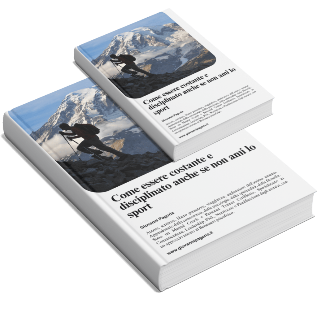 Una persona con zaino e bastoncini da trekking scala una montagna innevata, sullo sfondo un maestoso paesaggio alpino. L'immagine rappresenta metaforicamente la costanza e la disciplina come percorso possibile, anche per chi non è appassionato di attività sportiva. incentiva a come essere costanti ella vita