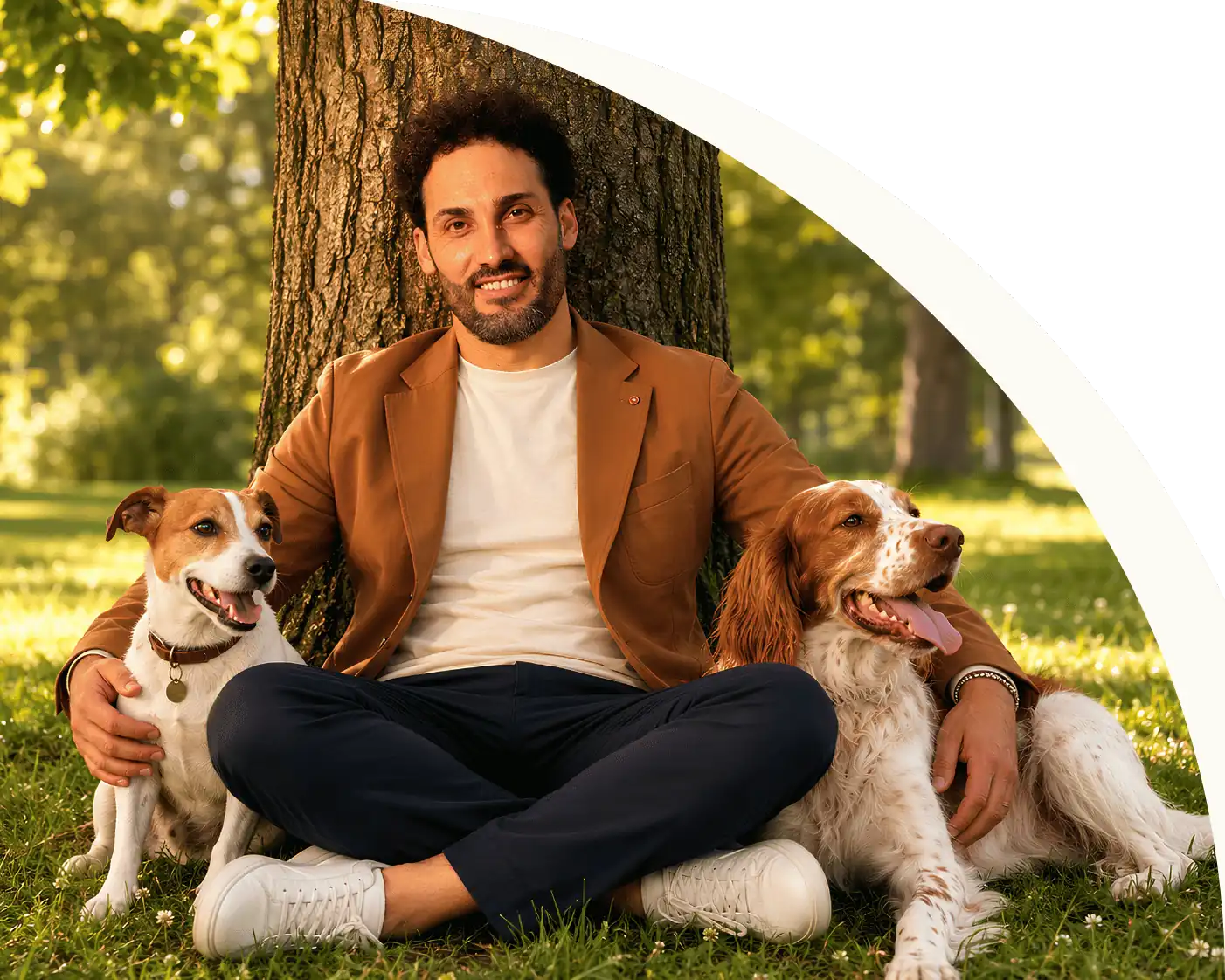 Giovanni Pagorìa con i suoi cani in un parco